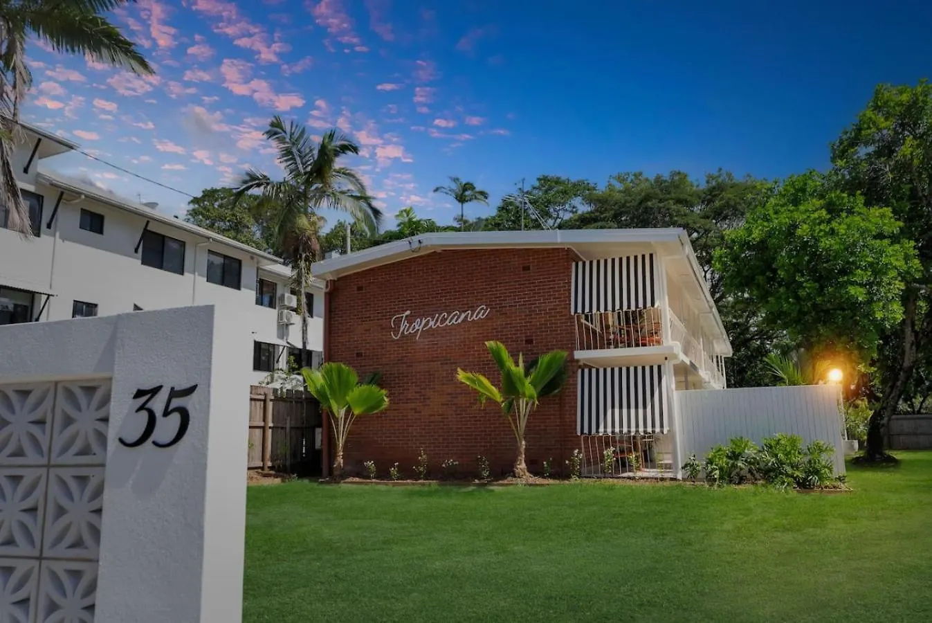 Tropicana Boutique Hotel - 2 Cairns